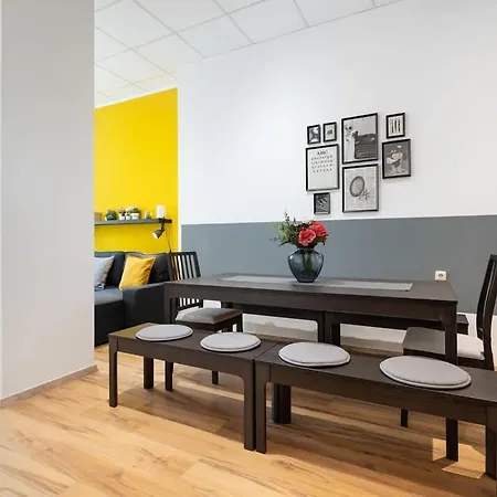 Big Near Rotkreuzplatz With 3 Bedroom For 12 Pax * Munich