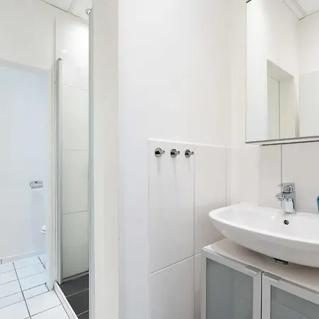Apartment Big Near Rotkreuzplatz With 3 Bedroom For 12 Pax *