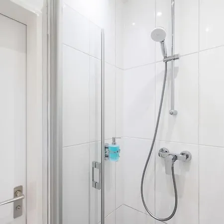 Apartman Big Near Rotkreuzplatz With 3 Bedroom For 12 Pax *