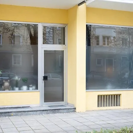 Apartment Big Near Rotkreuzplatz With 3 Bedroom For 12 Pax