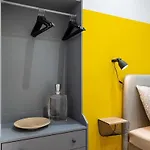 Big Near Rotkreuzplatz With 3 Bedroom For 12 Pax *
