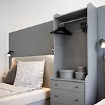 Big Near Rotkreuzplatz With 3 Bedroom For 12 Pax 아파트
