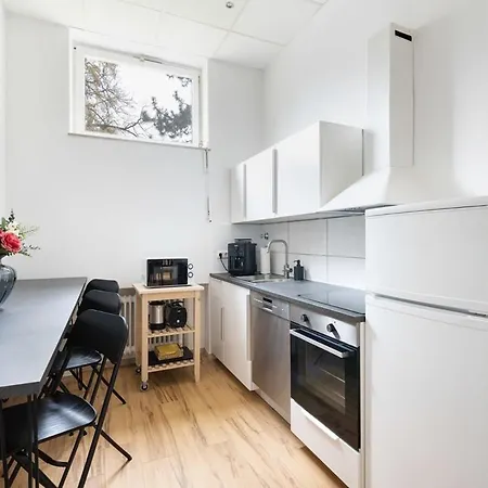 Big Near Rotkreuzplatz With 3 Bedroom For 12 Pax 아파트 *