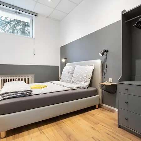 Big Near Rotkreuzplatz With 3 Bedroom For 12 Pax *