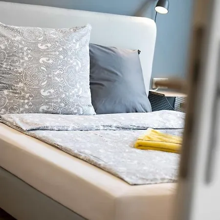 Big Near Rotkreuzplatz With 3 Bedroom For 12 Pax *